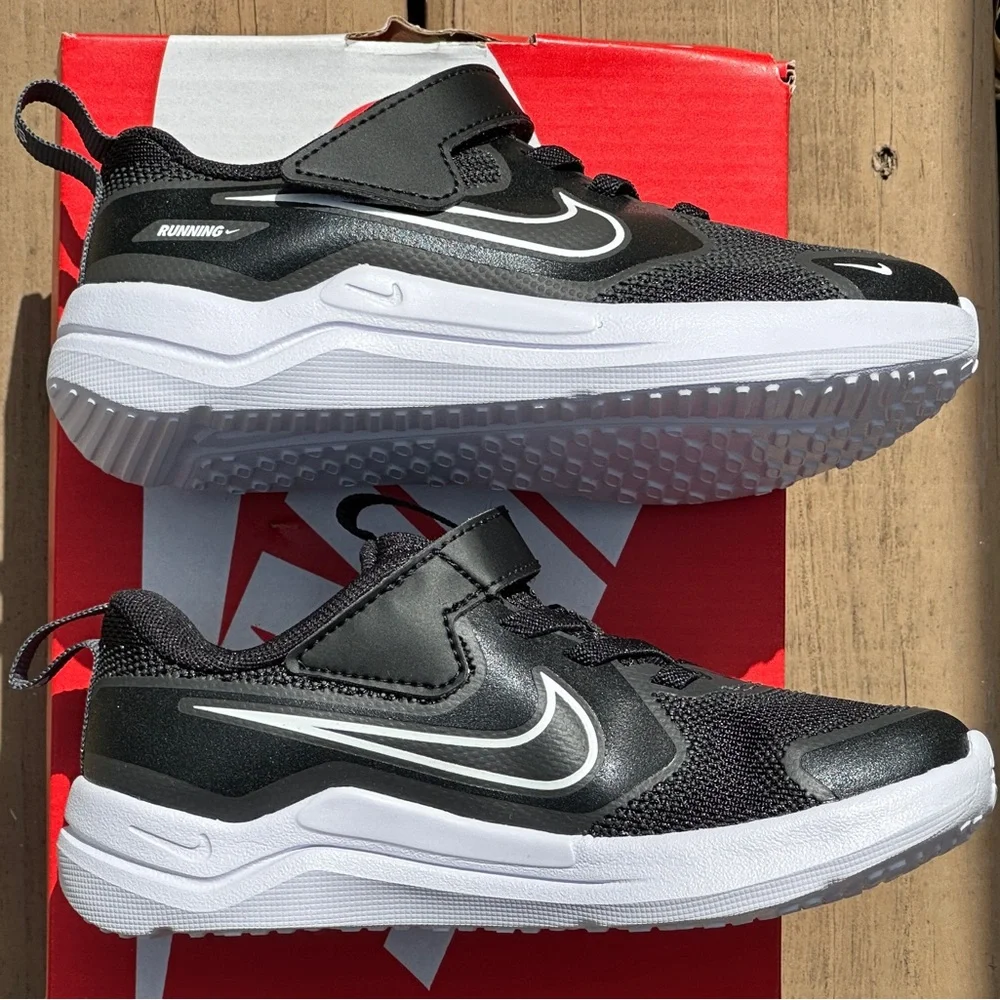 Nike Little Kid Unisex Cosmic Runner Casual Everyday Sneaker Toddler 10C NEW